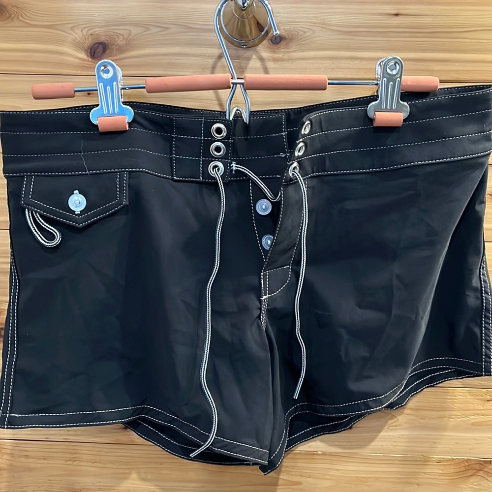 Womens Birdwell black boardshort